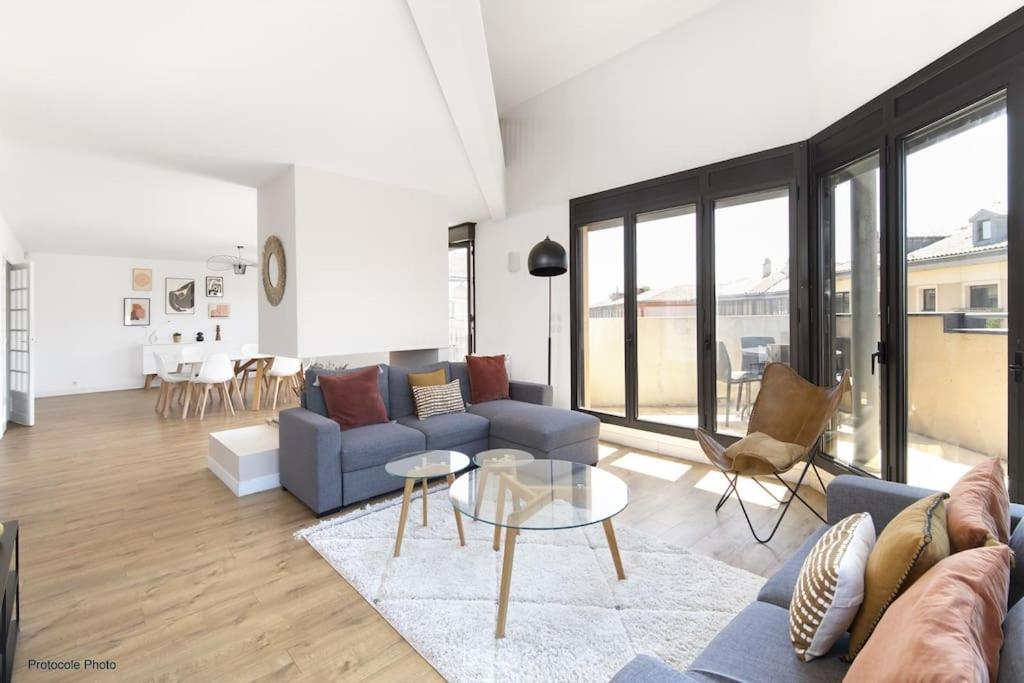 a living room with a couch and a table at NOCNOC - Le Pargamin - Large duplex Place Saint-Pierre in Toulouse