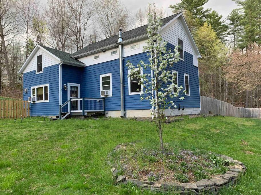 Dog Friendly Blue House in The Catskills, Gunks, Kerhonkson (updated prices 2024)