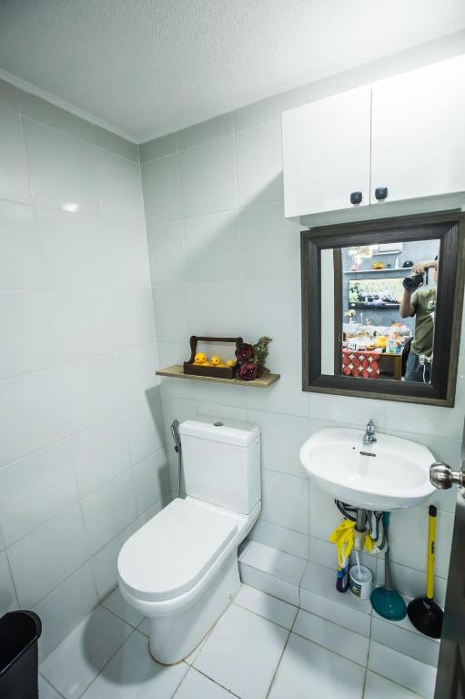 Koupelna v ubytování One Oasis 2BR Condo in Mabolo-near SM, Ayala, IT park