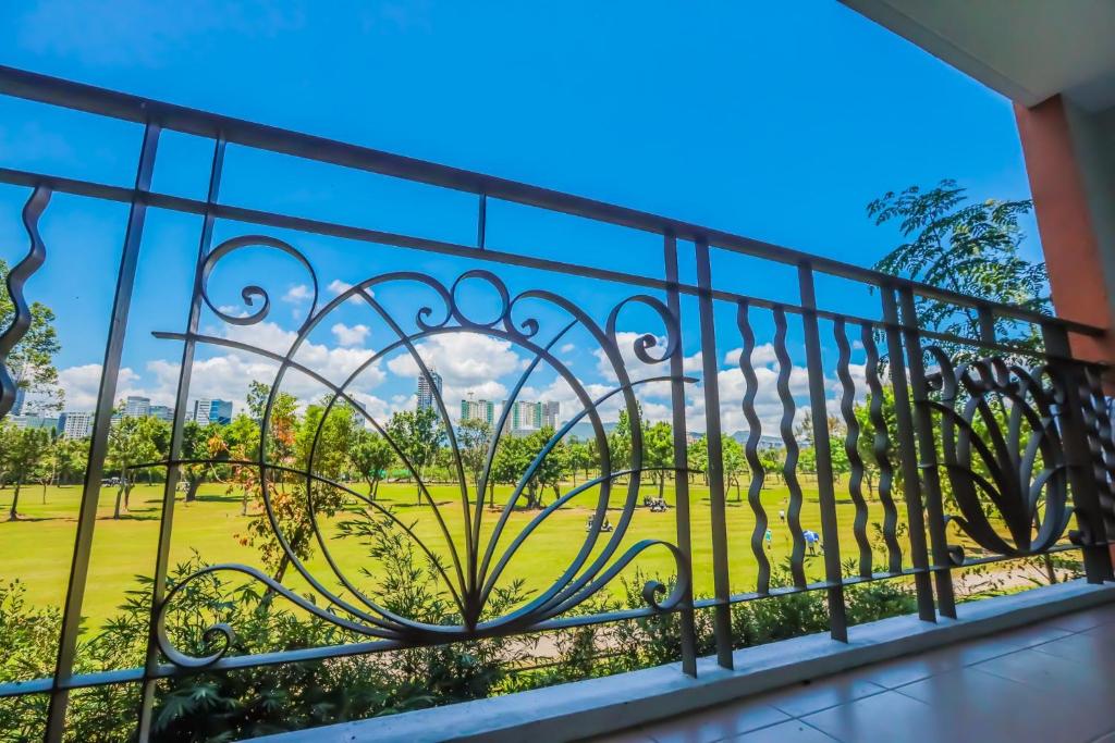 Balkón nebo terasa v ubytování One Oasis 2BR Condo in Mabolo-near SM, Ayala, IT park