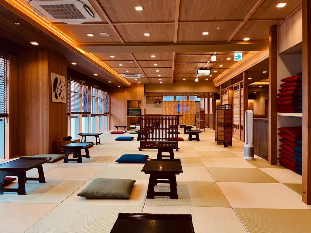 Posezení v ubytování SPABLIC INN - Capsule Hatago Akasaka