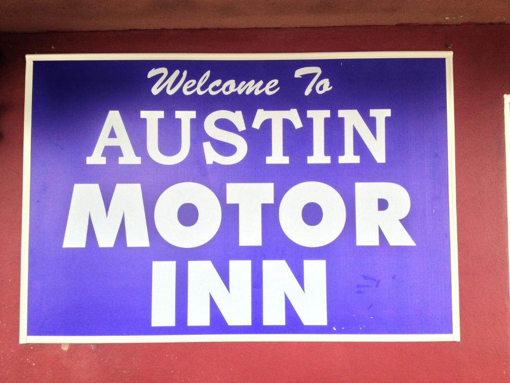 - un panneau indiquant « Bienvenue à l'austin Motor Inn » dans l'établissement Austin Motor Inn, à Austin