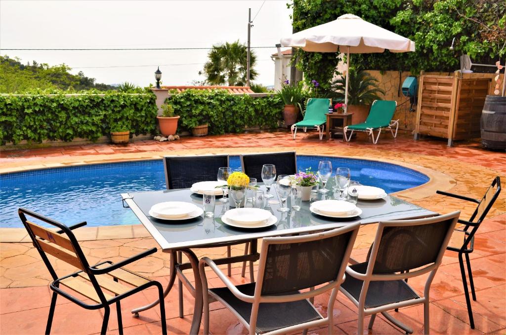 Bazén v ubytovaní Villa Brava 9 personas Lloret de mar alebo v jeho blízkosti