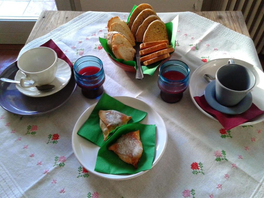 Jedlo v ubytovaní bed & breakfast alebo blízkom okolí