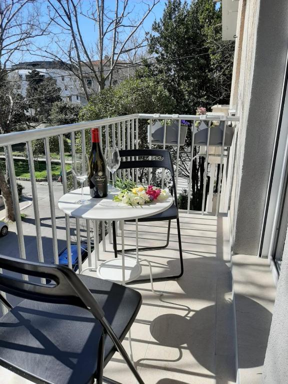 L&S Superior Apartment with Balcony near Old Town and Bačvice Beach