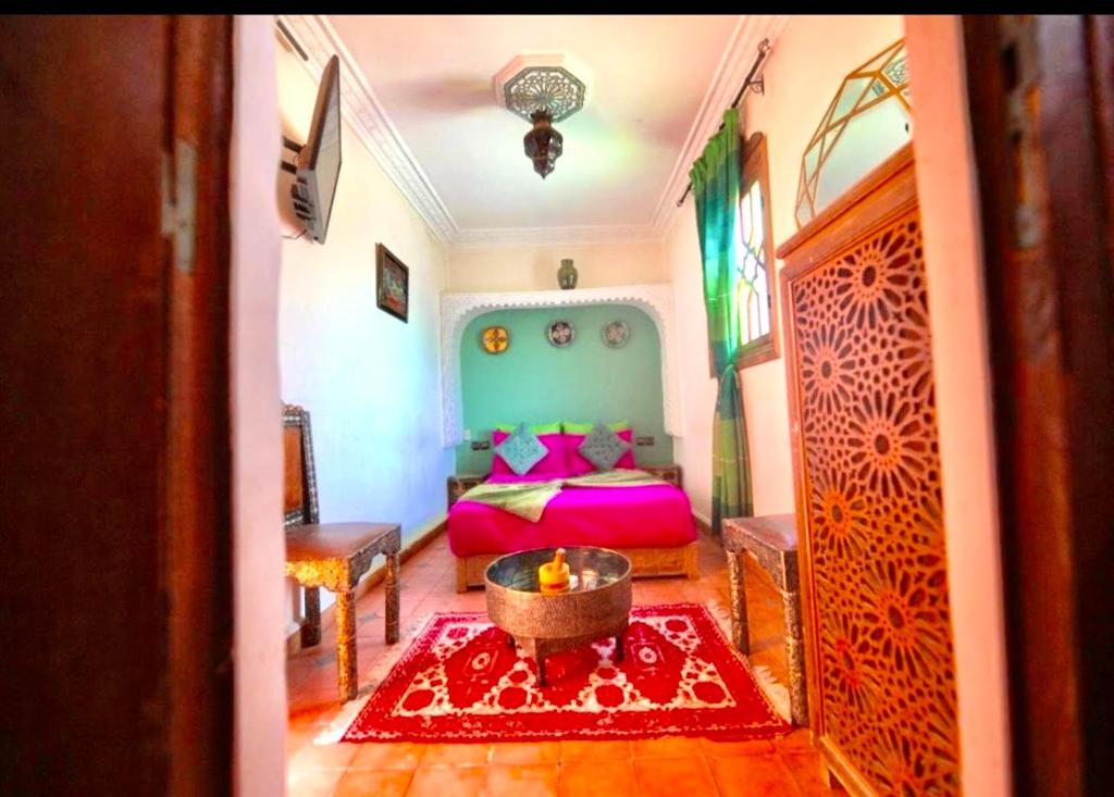 Postel nebo postele na pokoji v ubytování Riad Maison Aicha
