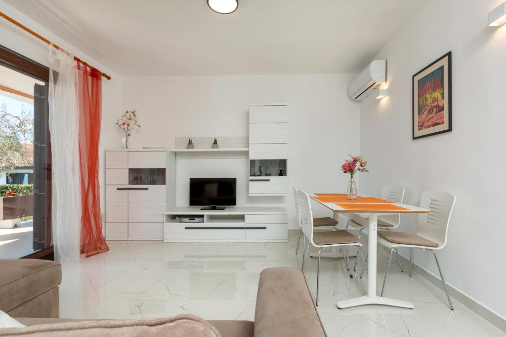 Kuchyňa alebo kuchynka v ubytovaní Apartments Mandić