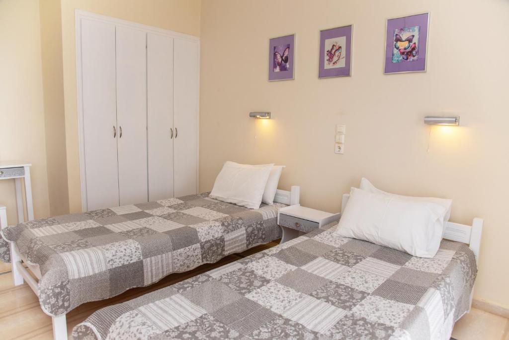 A bed or beds in a room at Eleonas Holiday Home Apartment