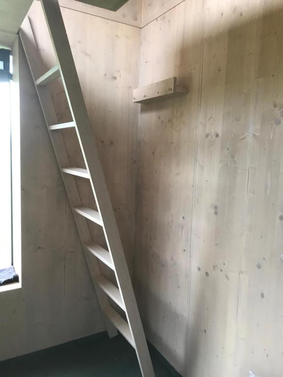 Palanda nebo palandy na pokoji v ubytování ranč JEZINKA, ubytování na posedu