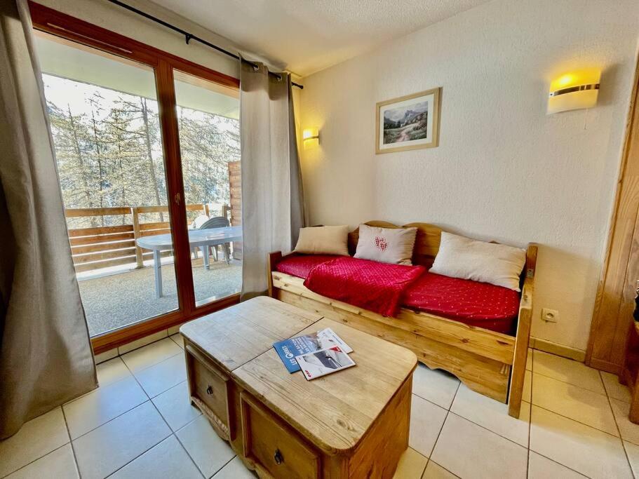 a living room with a couch and a table at Appartement Les Orres 1800 - Vue montagne in Les Orres