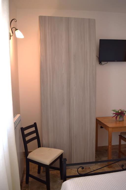 Telewizja i/lub zestaw kina domowego w obiekcie Le Mimose