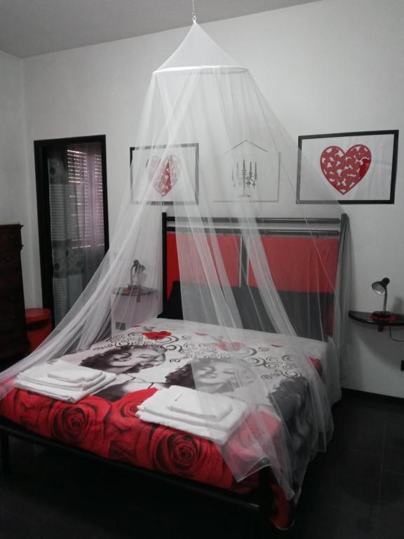 a bedroom with a bed with a canopy at Casa Guen Parma in Parma