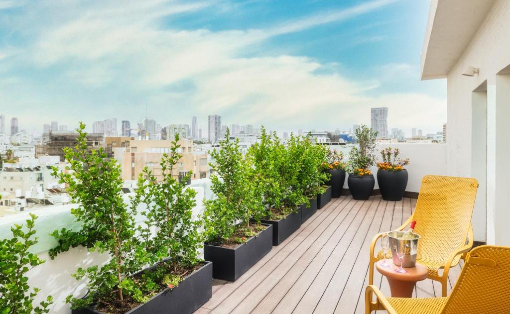 PLAY Seaport Suite Hotel TLV - Terrace Suite One Bed Room