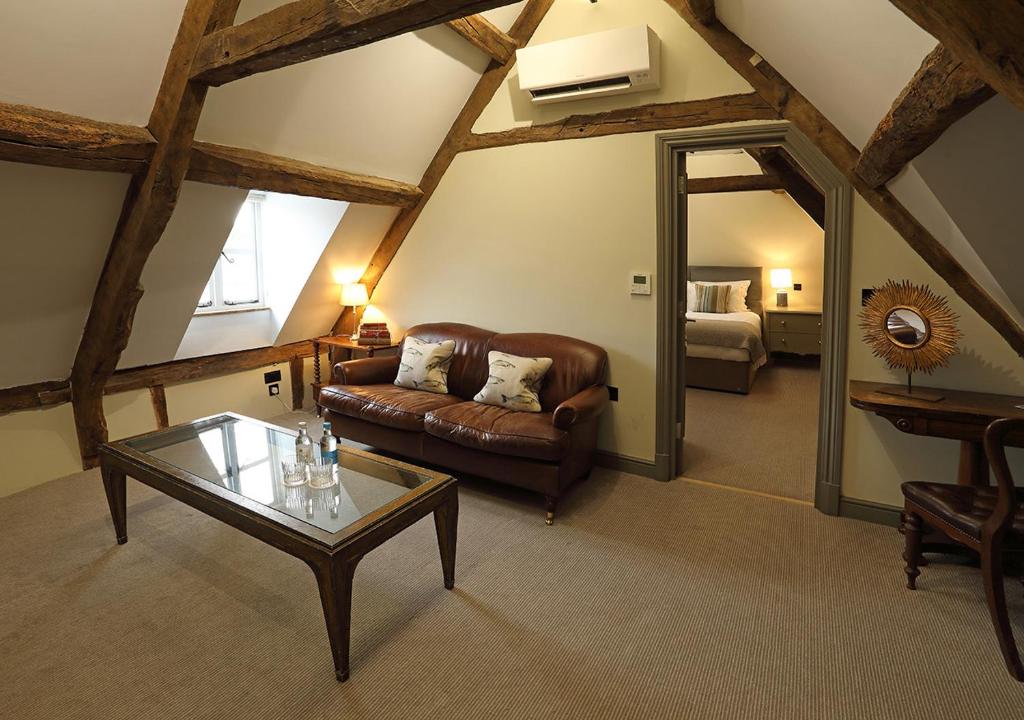 Kings Head Hotel - 