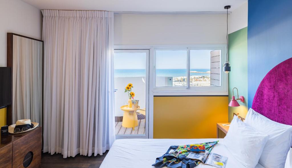 PLAY Seaport Suite Hotel TLV - Play Suite With Balcony