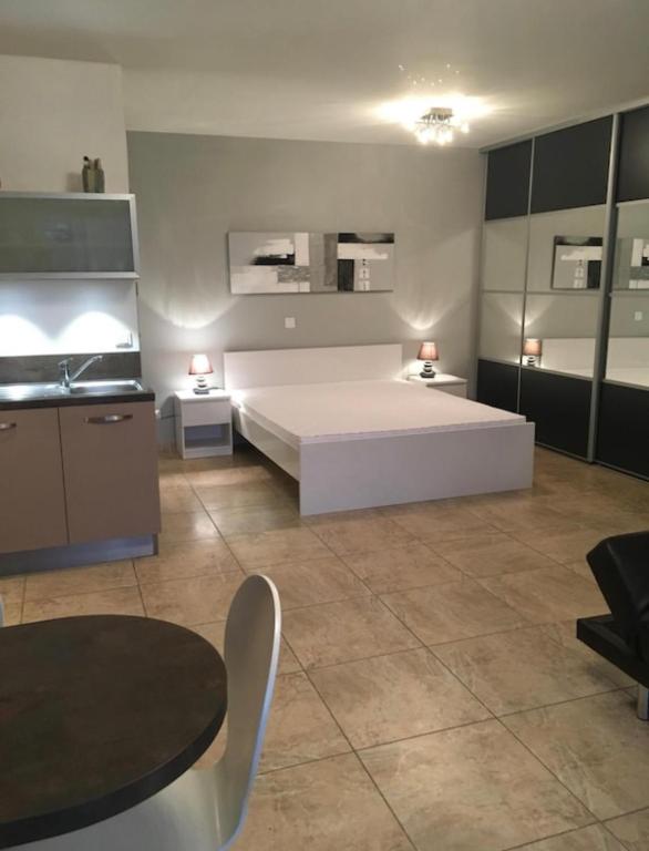 Salle de bains dans l'établissement Studio pour 2 personnes ville di pietrabugno