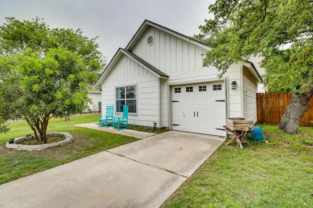 Contemporary Home 1 Mi to Square, (updated