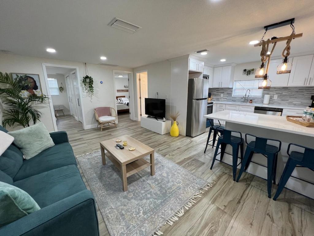 a living room and kitchen with a couch and a table at Stylish Chic King Bed Ybor Dt in Tampa