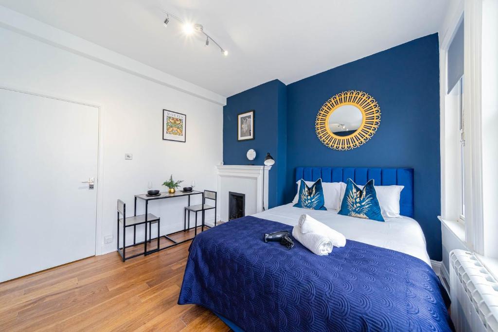 Super Central Studio Apartment I Next to Brighton Beach & Shopping Centre I KING SIZE BED I