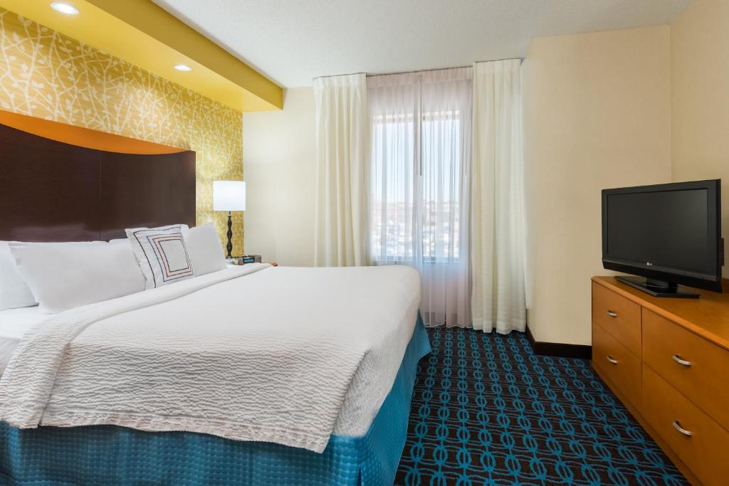 Postel nebo postele na pokoji v ubytování Fairfield Inn & Suites – Buffalo Airport
