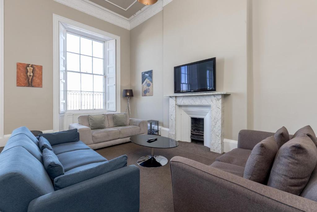 York Place Apartments by Destination Edinburgh - Three-Bedroom Apartment