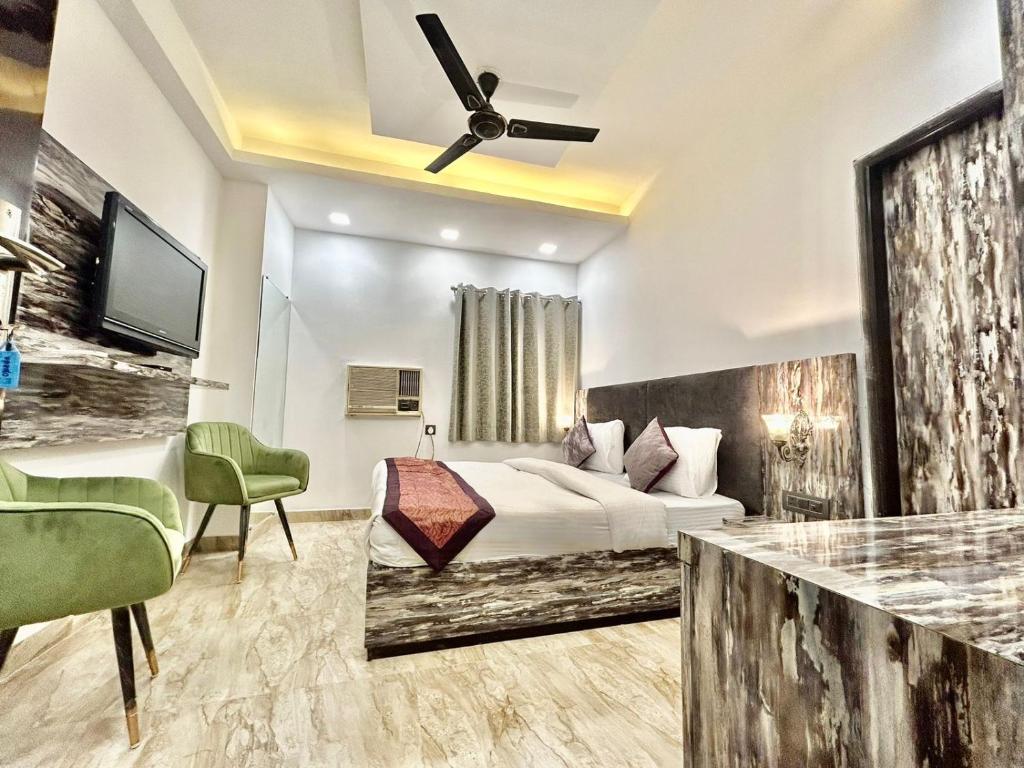 TV a/nebo společenská místnost v ubytování Hotel Cosmo - Karol Bagh