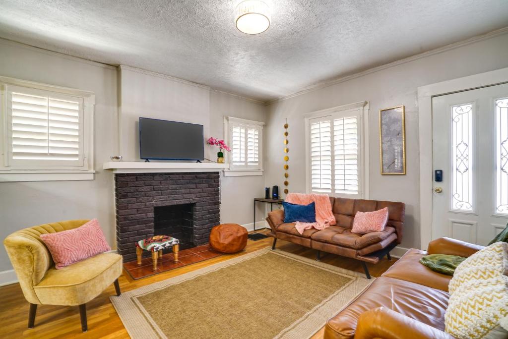 Vacation Home Charming Home with Patio in Historic El Paso!, TX