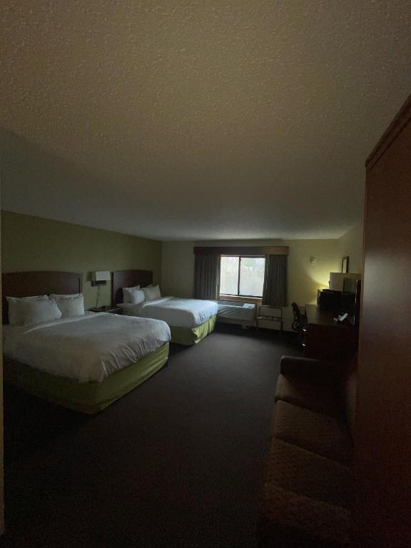 Cobblestone Hotel & Suites - Wisconsin Rapids - 
