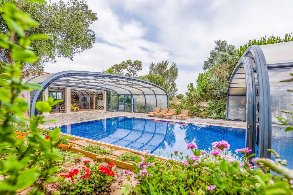 a house with a swimming pool in a garden at Villa Tojeira in Sintra