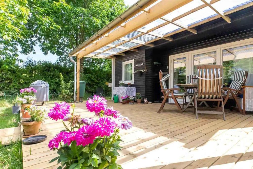 Zahrada ubytování Cozy Holiday Home By Beautiful Beach And Forest