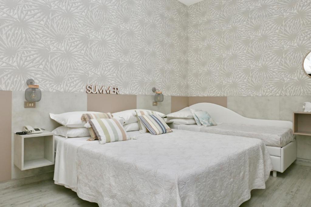 Postel nebo postele na pokoji v ubytování Hotel Flora