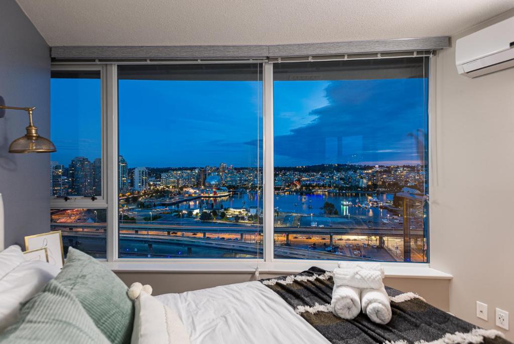 Condo in Downtown Vancouver Near Rogers Arena, Vancouver (updated