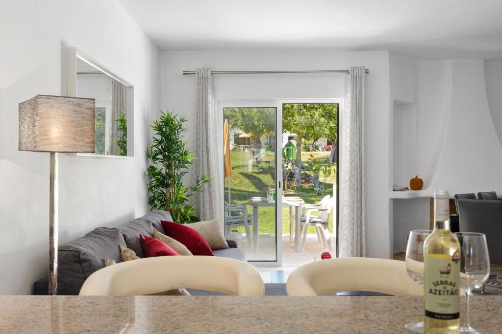 Posezení v ubytování Balaia Golf Poolside Retreat - Superior 2 bed villa