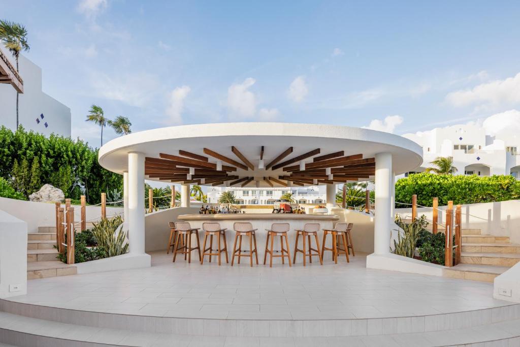 Restaurace v ubytování Aurora Anguilla Resort & Golf Club