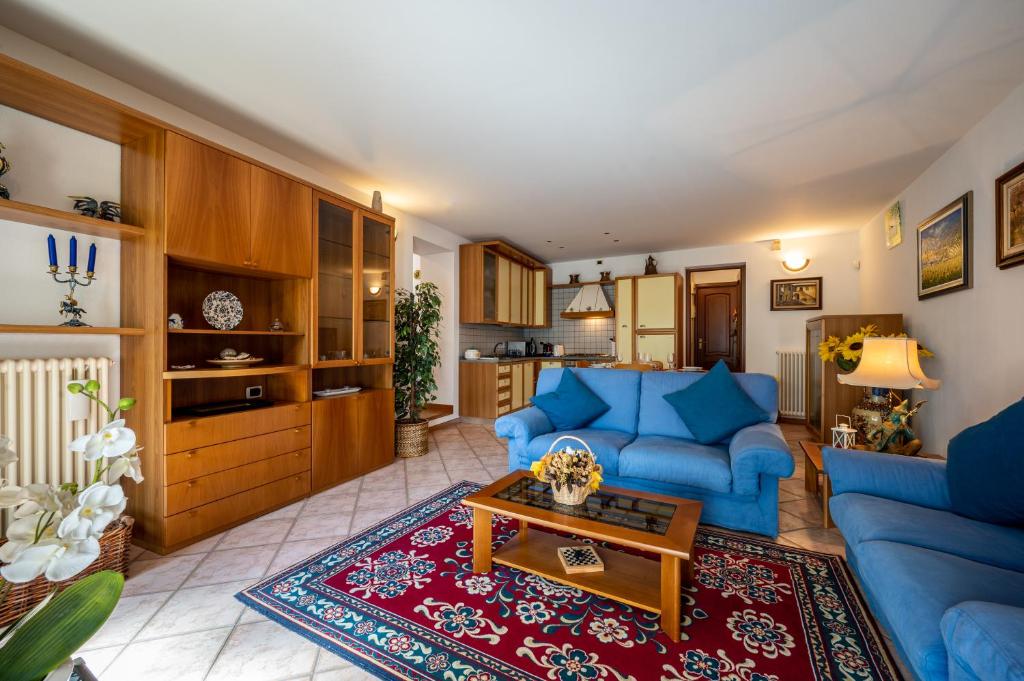 Posezení v ubytování Apartment with bicycle storage in Dongo - Larihome A24
