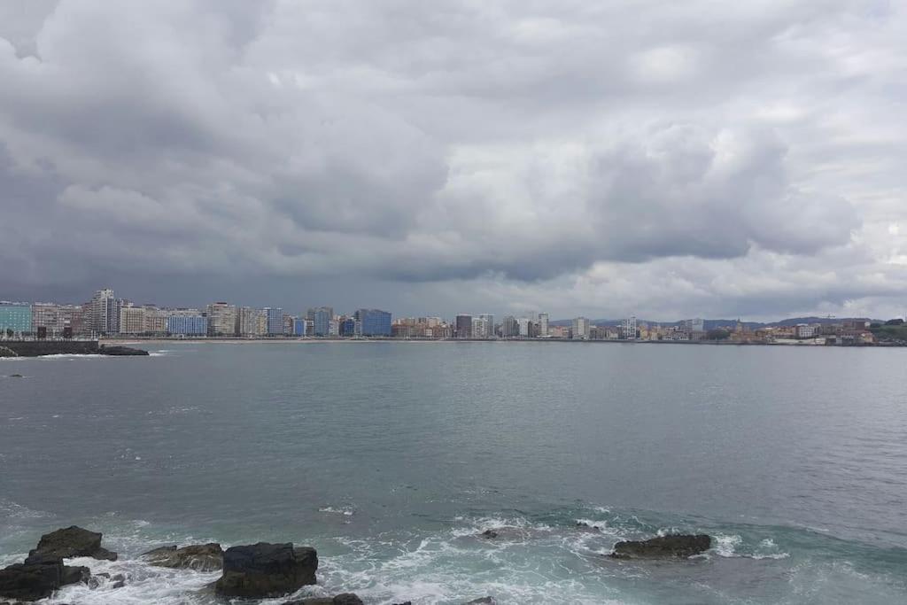 Fotografie z fotogalerie ubytování Piso de lujo en 1 Linea de playa y centro de Gijón v destinaci Gijón