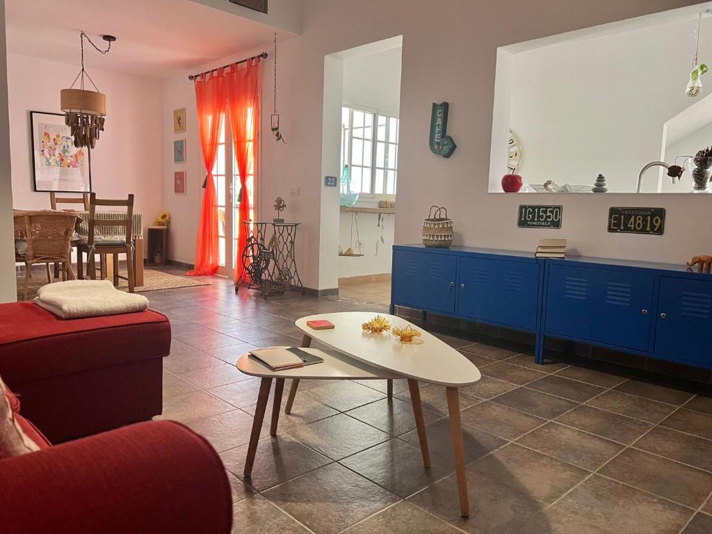 a living room with a table and a kitchen at Un Paraiso En Tenerife in Punta del Hidalgo