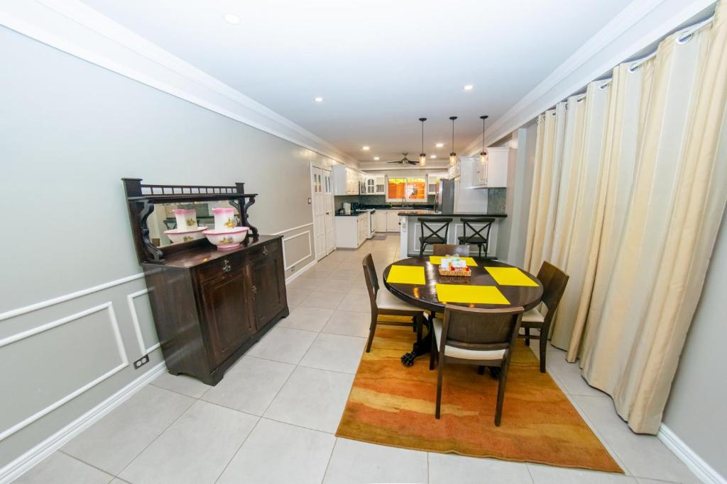 JR Apartments - Two-Bedroom Apartment