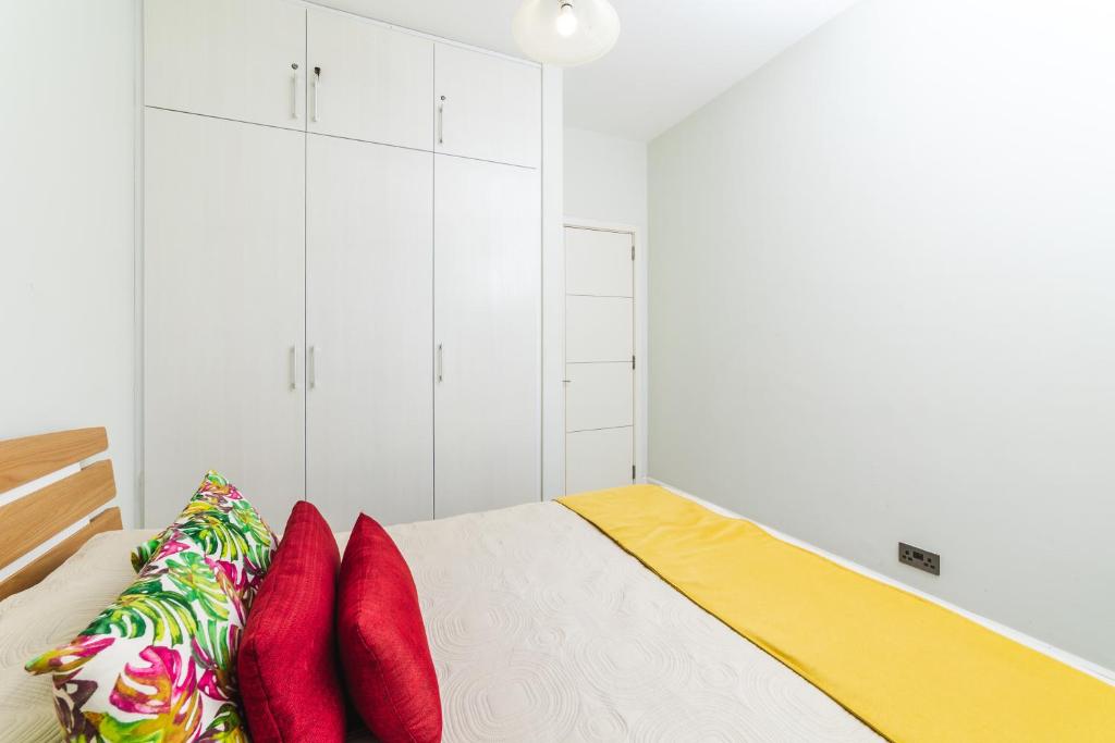 Postel nebo postele na pokoji v ubytování Beachcove Apartment 9 in Pereybere