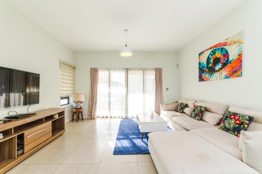 TV a/nebo společenská místnost v ubytování Beachcove Apartment 9 in Pereybere