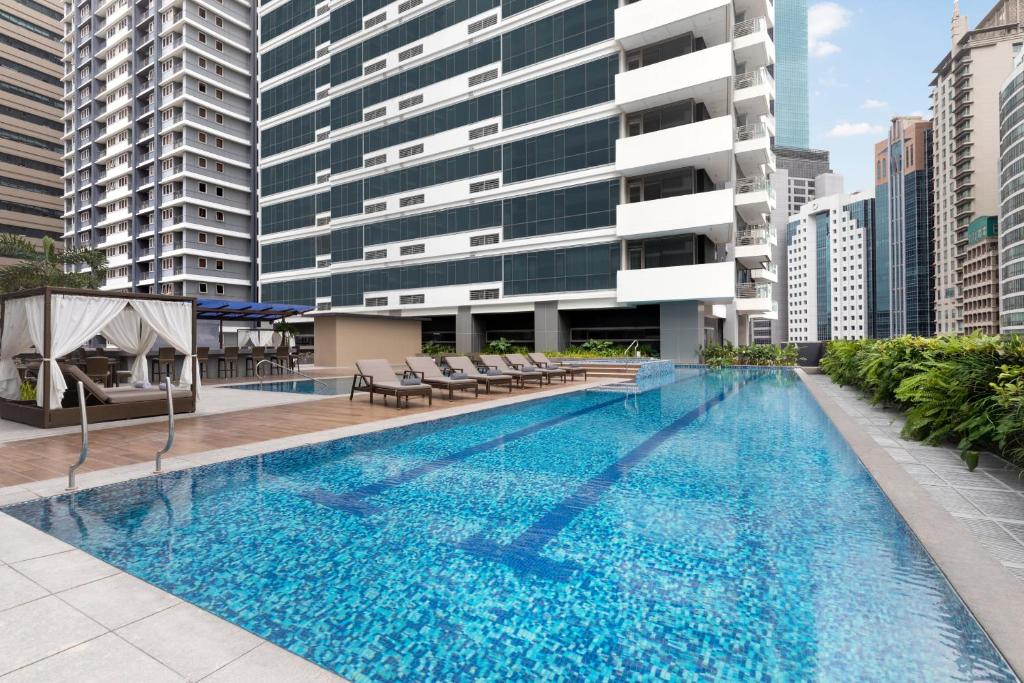 Bazén v ubytování The Westin Manila nebo v jeho okolí
