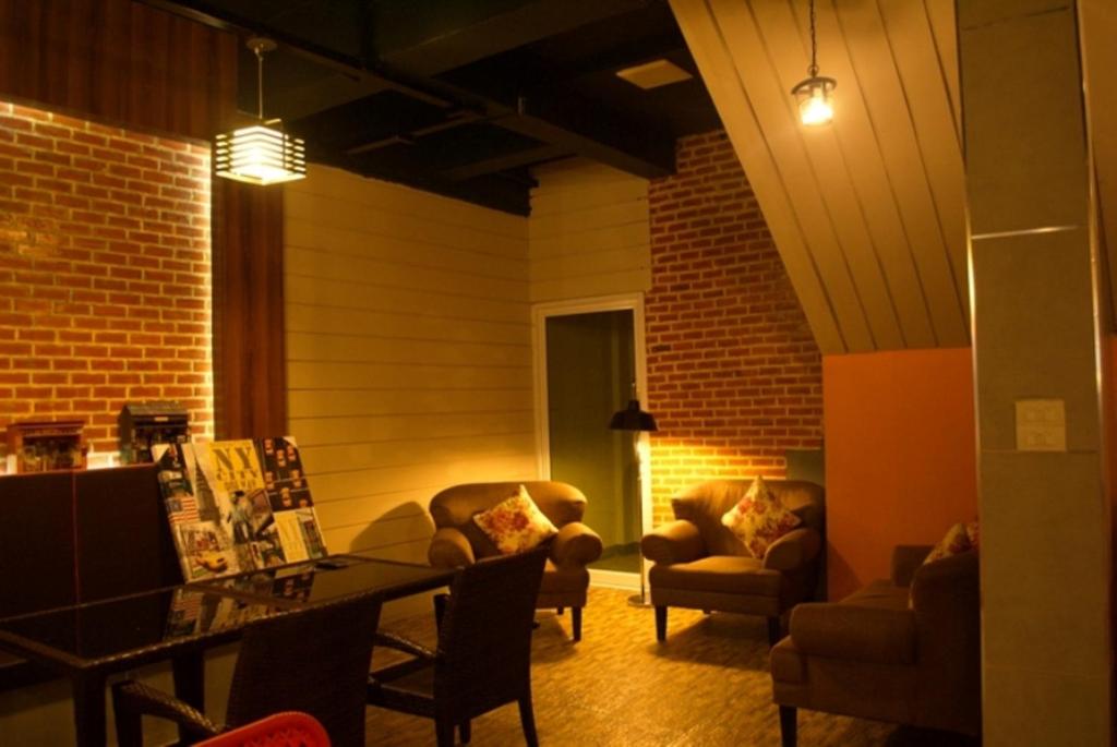 Posezení v ubytování Prajaktra City Hostel