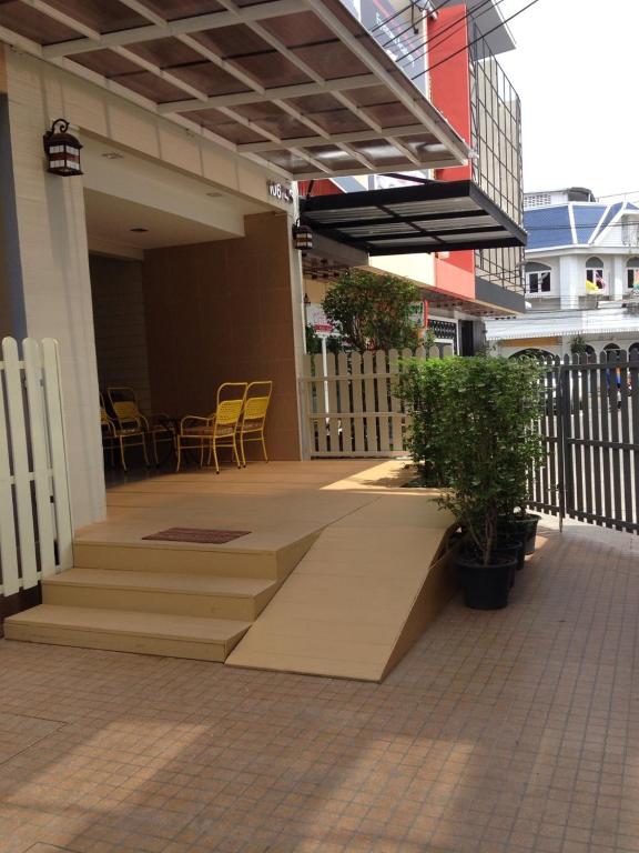 Balkón nebo terasa v ubytování Prajaktra City Hostel