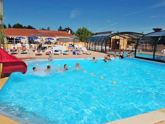 Basen w obiekcie Camping Bretignolles-sur-Mer lub w pobliżu