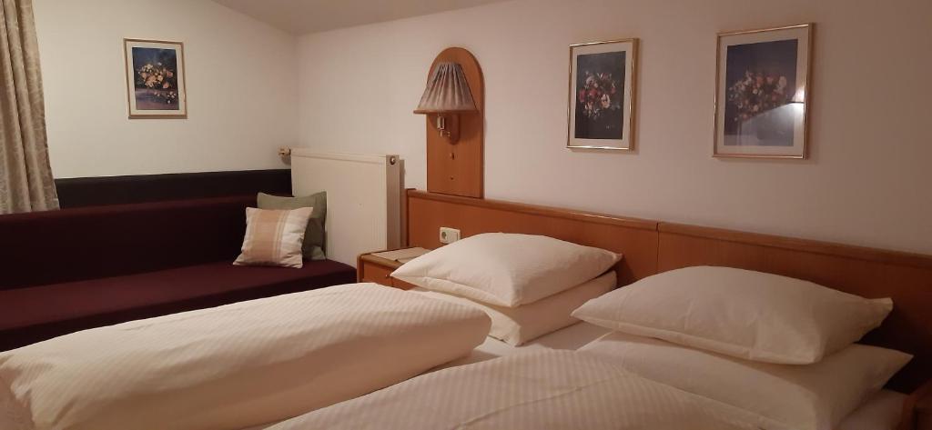 Postel nebo postele na pokoji v ubytování Pension und Appartement Weinschreiber