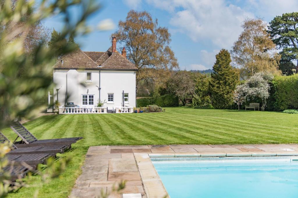 Burleigh House by Bloom Stays, Charing (updated prices 2024)