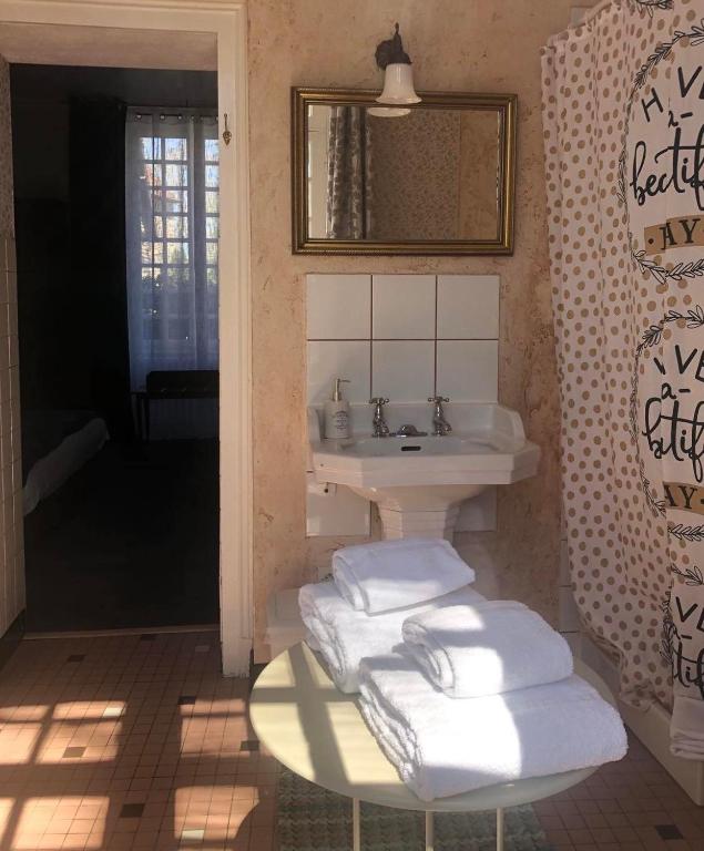 Ein Badezimmer in der Unterkunft Le Domaine du Moulin Foulon