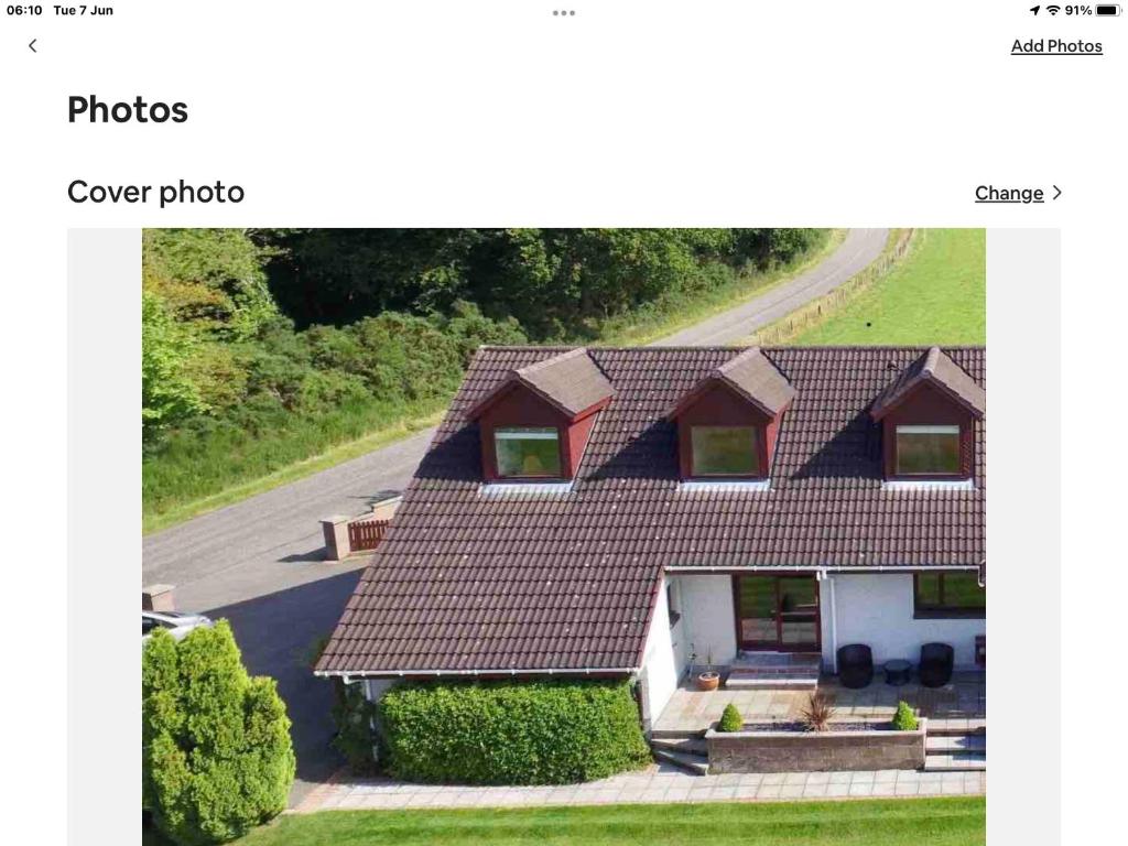 uma imagem de uma casa com um telhado em Bonny Vista em Inverness