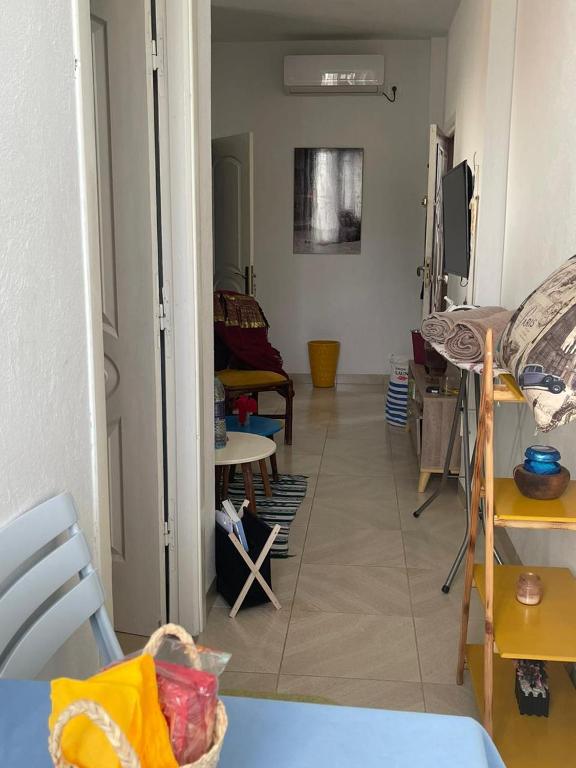 TV a/nebo společenská místnost v ubytování Appartement 2 à Carthage byrsa