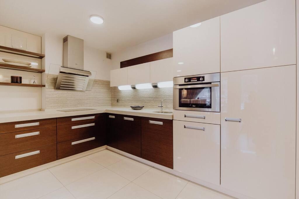 Kuchyň nebo kuchyňský kout v ubytování Apartament Bukowa Mountain Wisla